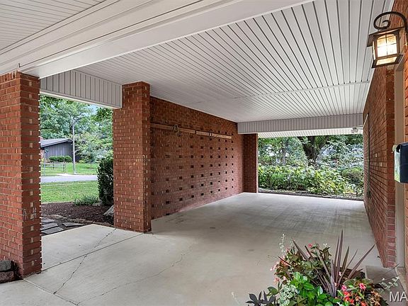 3rd image of 729 W Jewel Ave