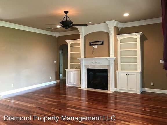 3rd image of 400 Drury Ln