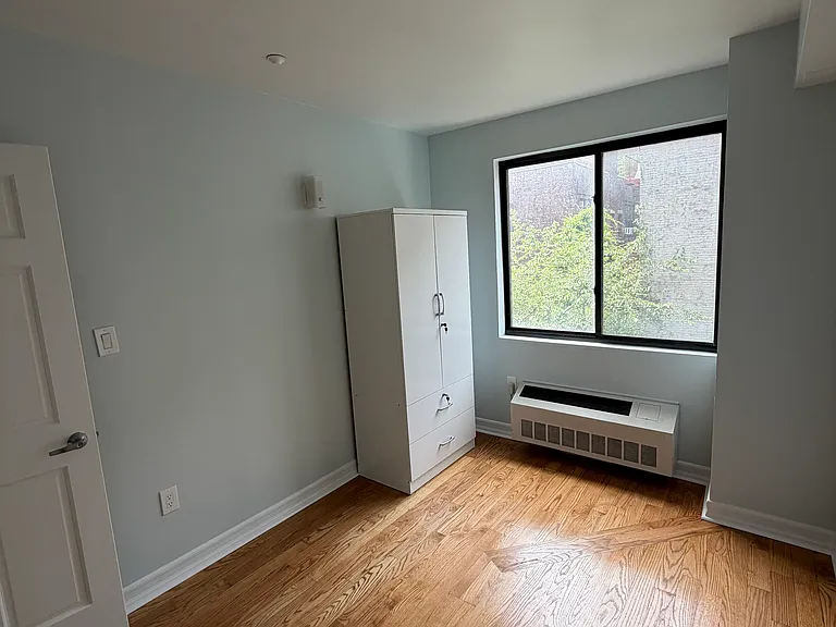 2027 1st Ave #5 — Photo 3