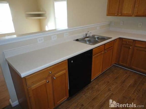 5th image of 4601 Miller Dr