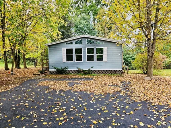 19 Lower Ln, Weedsport, NY 13166