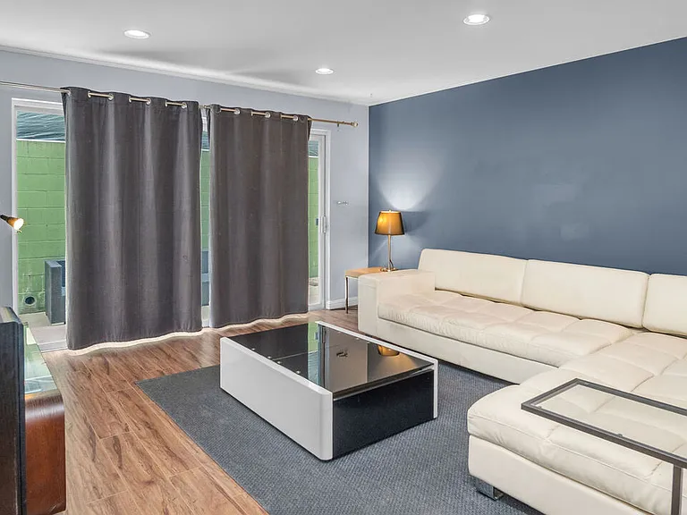 2260 N Cahuenga Blvd #106 — Photo 6
