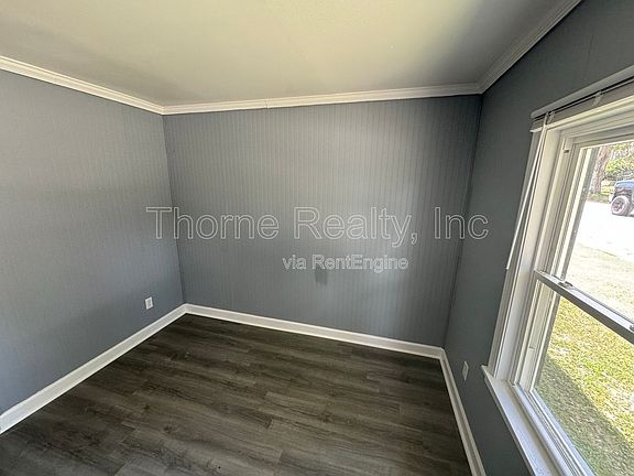 3rd image of 305 E Battle Ave