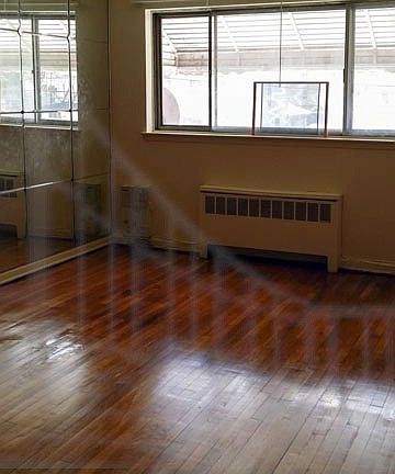 3rd image of 751 E 218th St