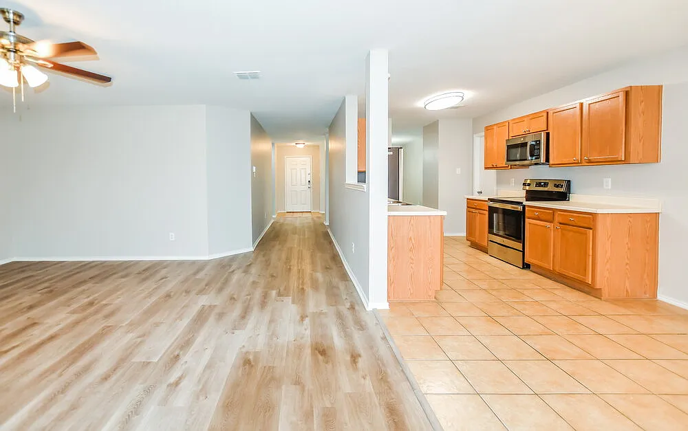 3 bed, 2.0 bath, 1811 sqft, $2,250 — Photo 3