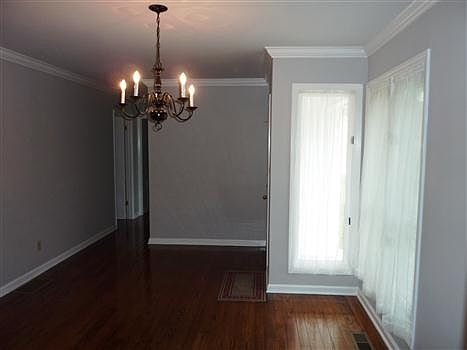 5th image of 303 Lakeshore Dr