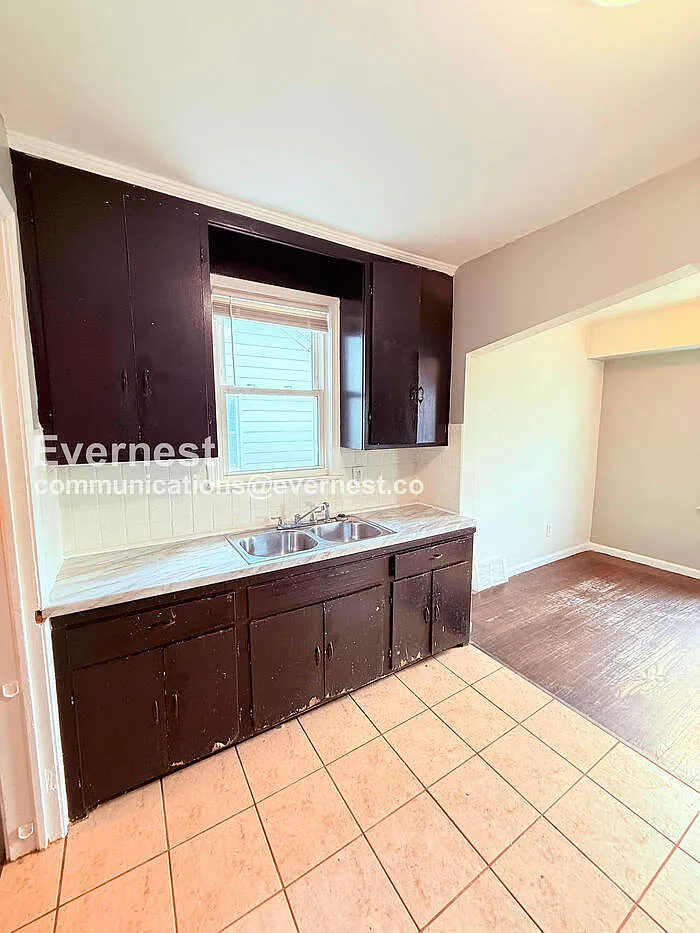 3 bed, 1.0 bath, 806 sqft, $1,245 — Photo 4