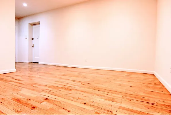 Rented by HOLTON REAL ESTATE INC. | media 21