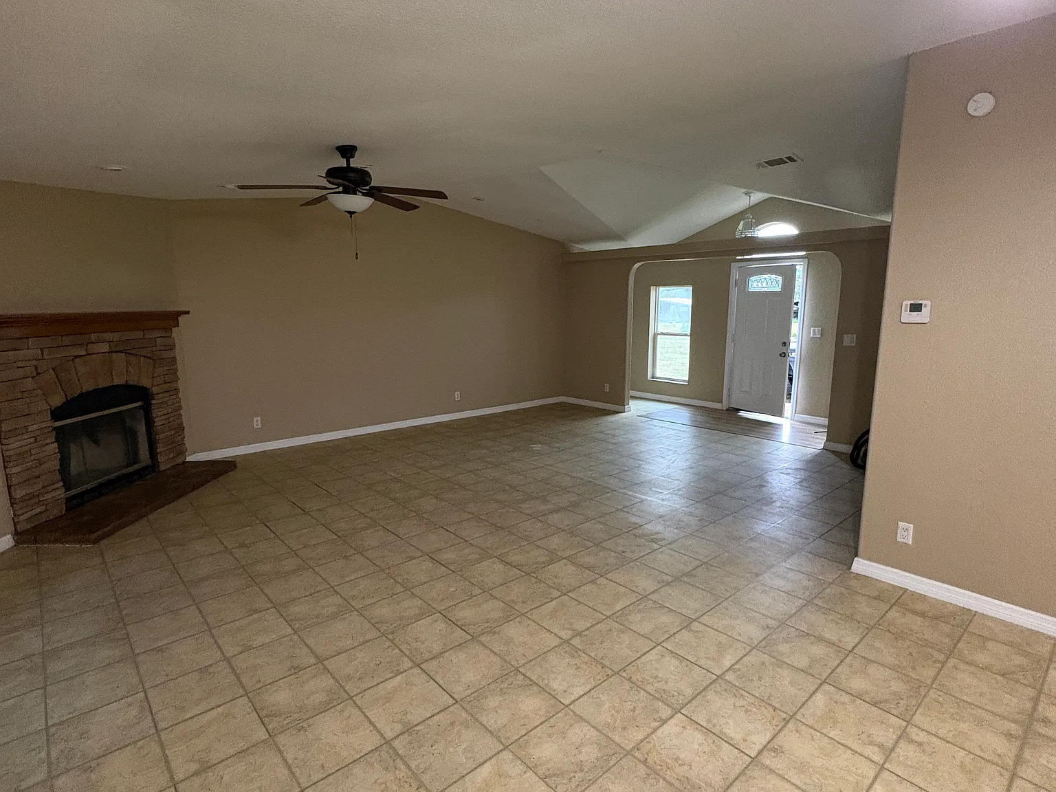 3 bed, 2200 sqft, $2,800 — Photo 2