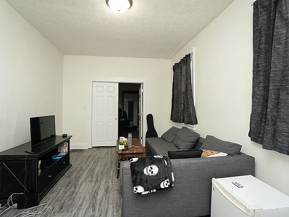 4th image of 2382 Ravine St