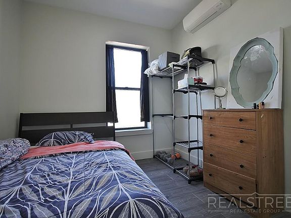 4th image of 358 Kosciuszko St APT 4A