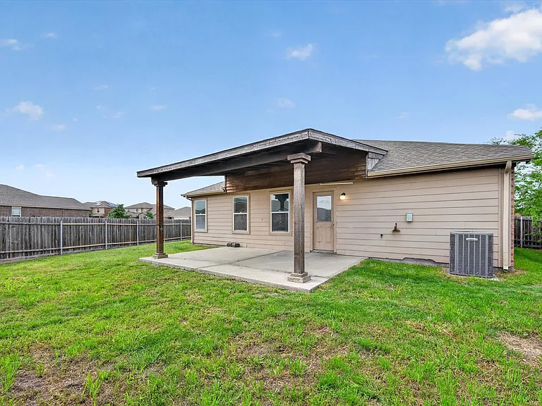 204 Lamont Rd — Photo 29