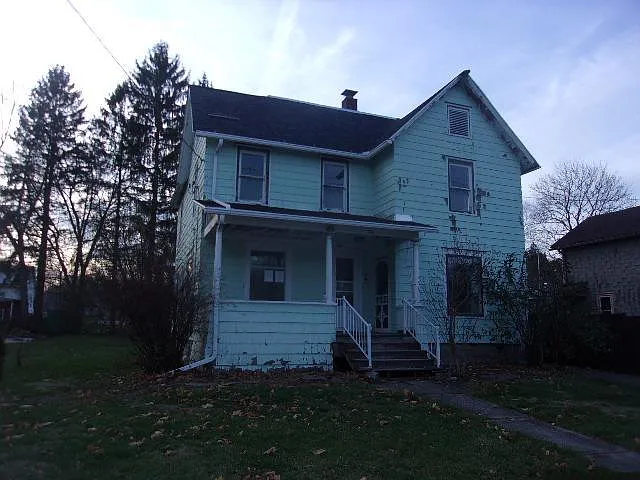 73 Pine St photo 1