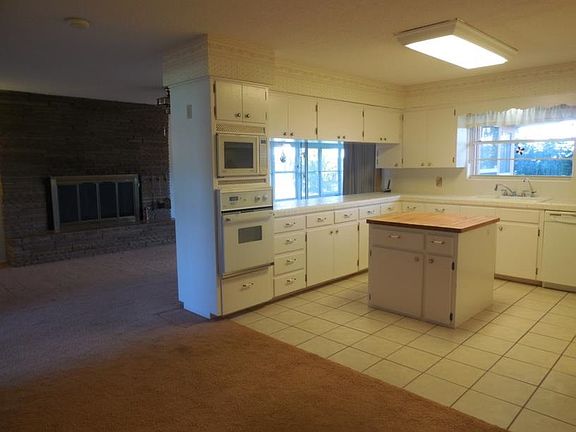 4th image of 2209 Barnett Dr