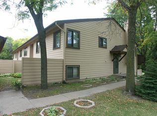 448 W Eagle Lake Dr, Maple Grove, MN 55369