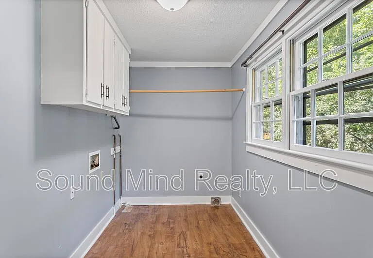 417 Foxhall Dr — Photo 3