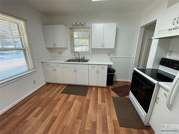 3rd image of 713 Lewis Ave