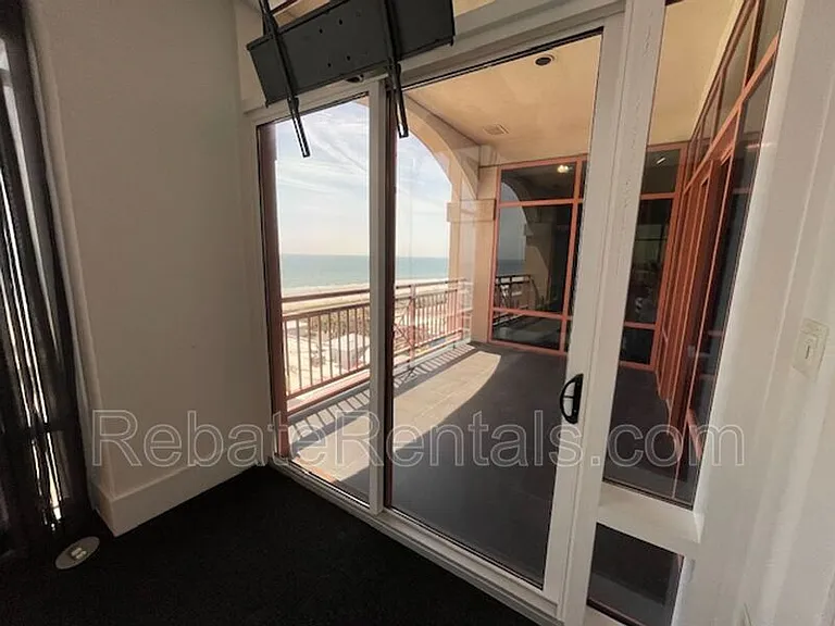 320 N 1st St #813 — Photo 27