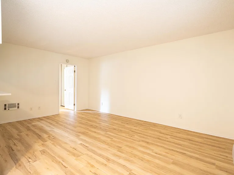Tuscany Apartments — Photo 10