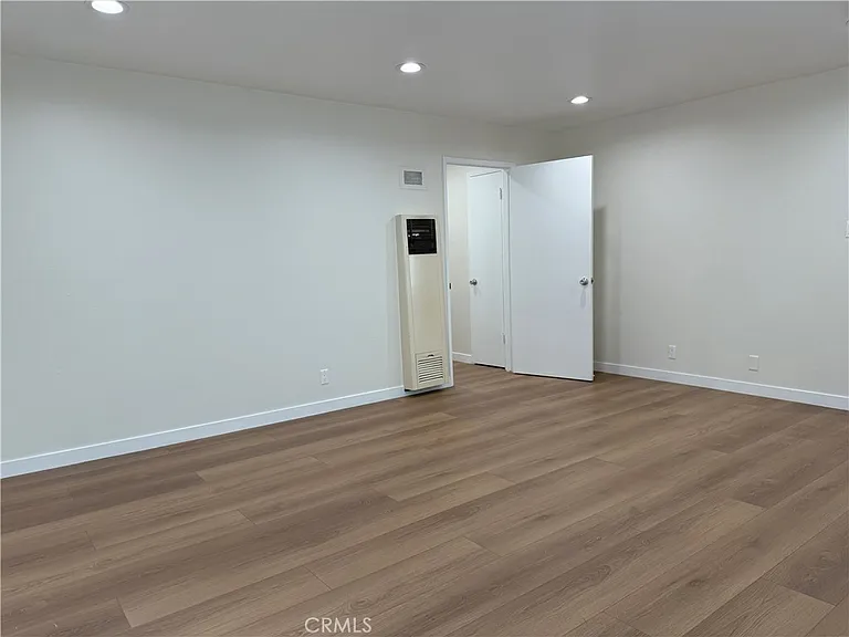 18657 Collins St #4 — Photo 3