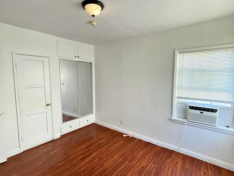 9037 Cattaraugus Ave — Photo 26