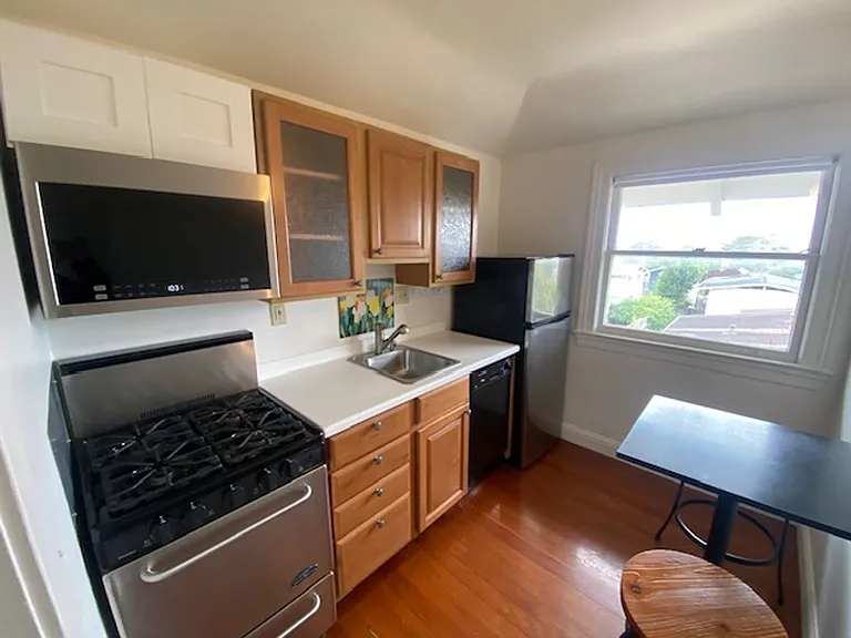 744 Pine Ave — Photo 12