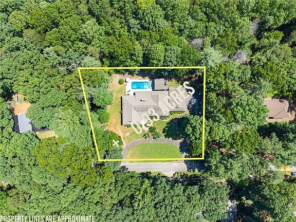 3rd image of 386 Stewart Ln