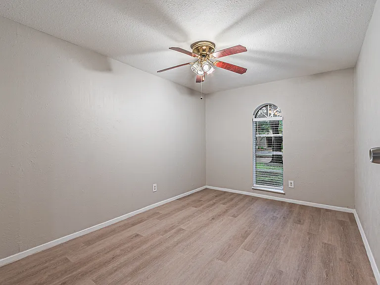 3728 Yosemite Dr — Photo 23