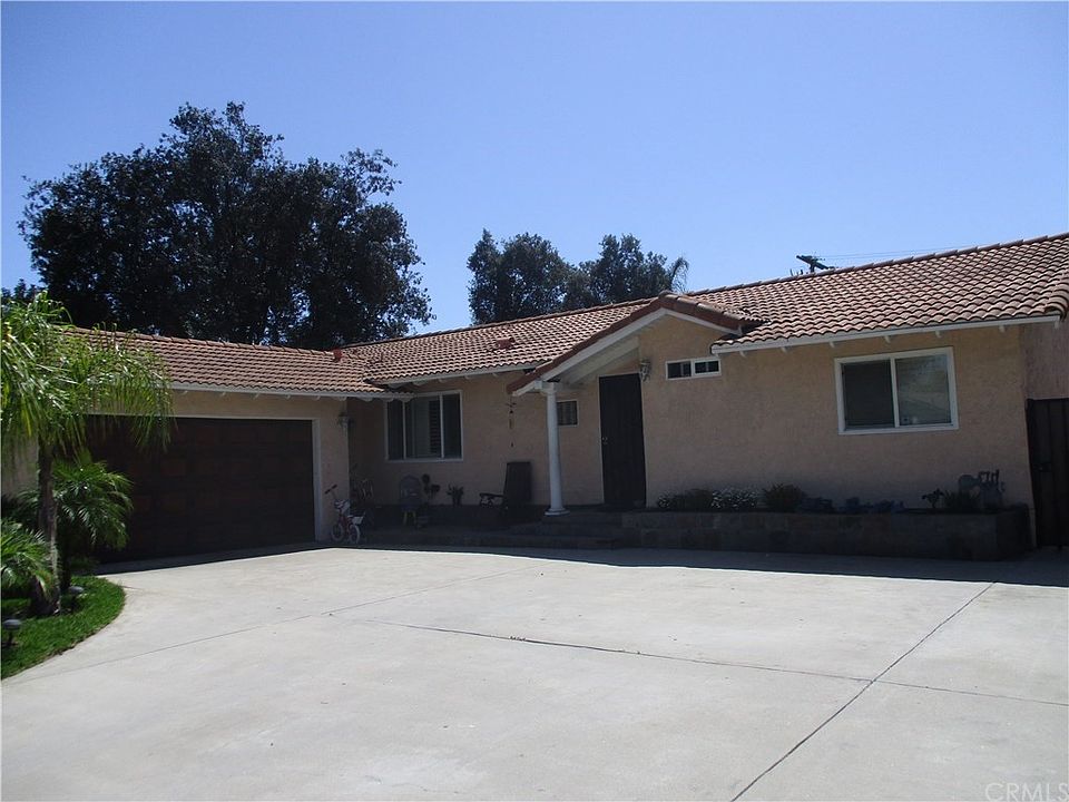 1st image of 810 W Lucille Ave
