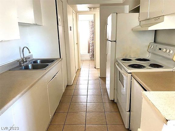 3rd image of 3772 Royal Crest St #16