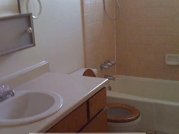 5th image of 2214 Bonniebrook Dr APT A