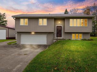 34 Klemish Cir, Center Point, IA 52213