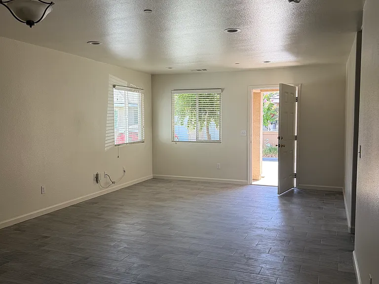 619 W Glaze Ave #C — Photo 5