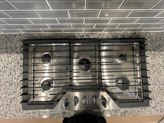 Gas cooktop