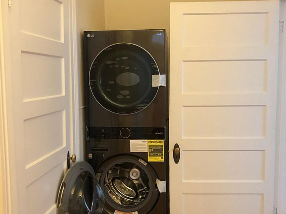 5th image of 627 Rose Ave APT 1
