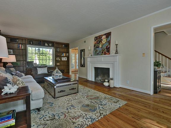4th image of 1038 Westwood Dr