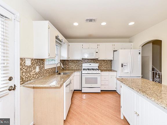3rd image of 105 W Ivy Ave