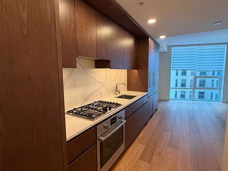 121 Stewart St #609 — Photo 1