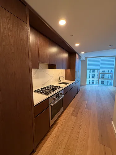 121 Stewart St Photo 1