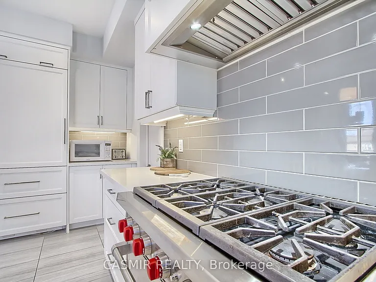 9873 Keele St — Photo 13