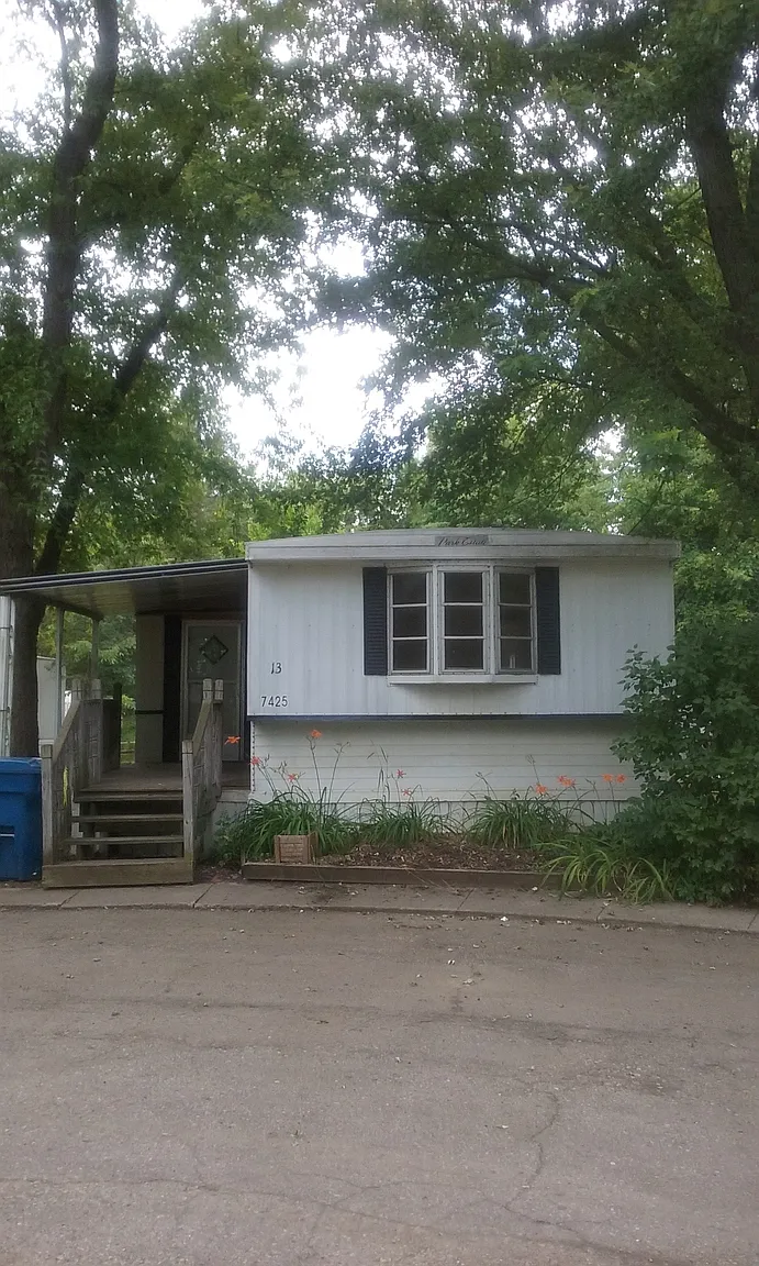 7425 Horseshoe Dr photo 1