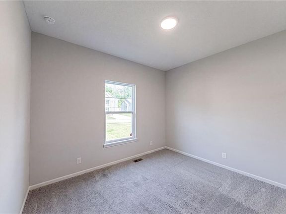 5th image of 3036 Getty St