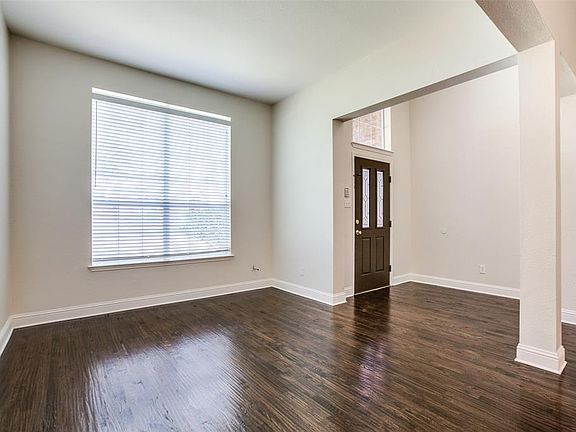 3rd image of 3312 Bluegrass Dr