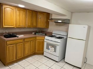 61-52 219th St #A2, Oakland Gardens, NY 11364