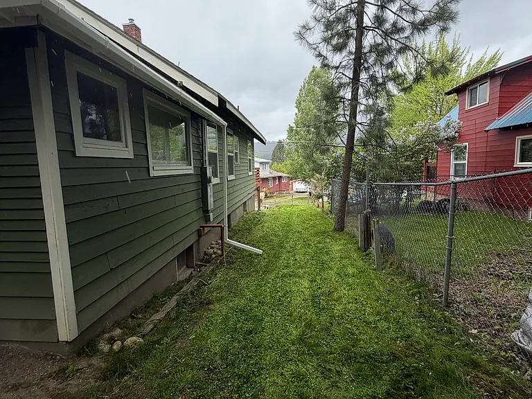 203 E Market Ave — Photo 3