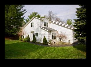 9 Woodside Dr, Albany, NY 12208