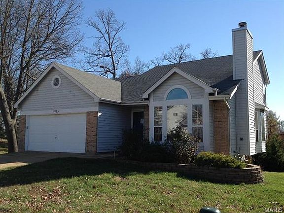 2nd image of 1055 Oak Glen Cir