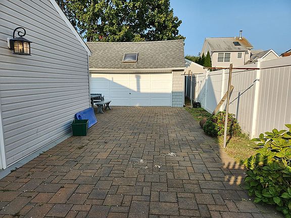 5th image of 898 Merillon Ave