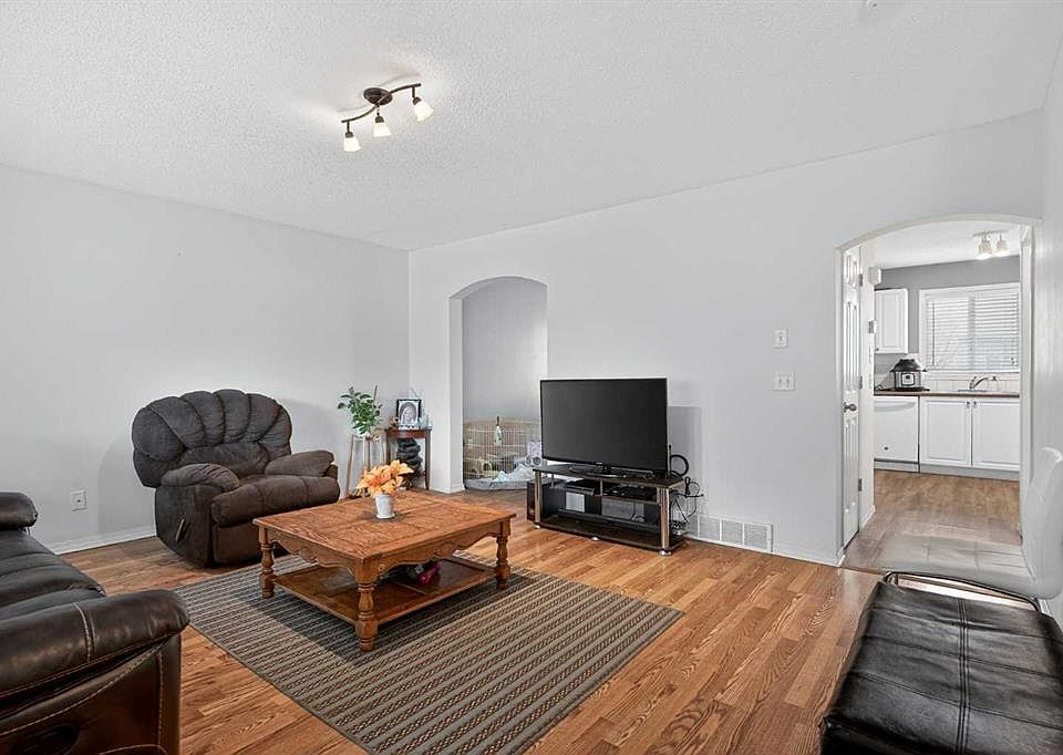1st image of 260 S Stonemere Pl