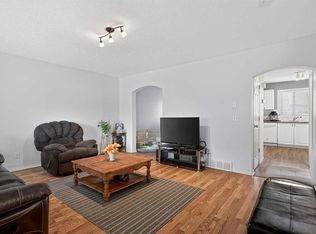 260 S Stonemere Pl, Chestermere, AB T1X1N2